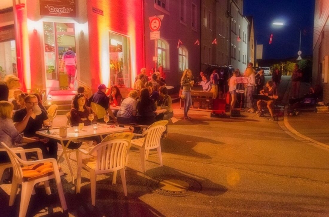 Neustadt/WN. “Erleben Sie Neustadt/WN in einem etwas anderen Licht. Schlendern Sie durch einem Parcours aus Geschäften, Kunst, Kultur und Events. Genießen Sie einen fantastischen Abend in einem tollen Ambiente in [&hellip;]