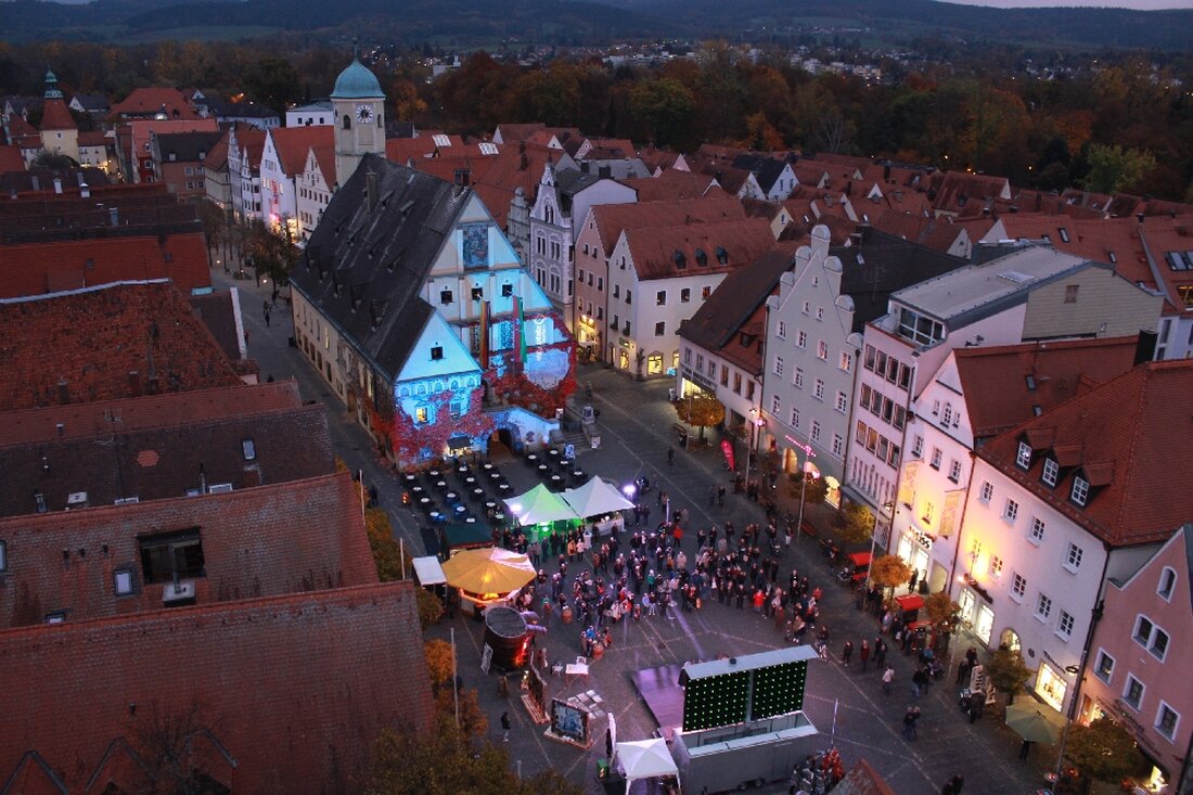 Neustadt/WN/Weiden/Tirschenreuth. Es war wieder einiges los in der vergangenen Woche. Eine Jungkünstlerin aus Weiden hat sich ihren langersehnten Traum erfüllt, das Nix-wie-weg-Team hat sein 20-jähriges Bestehen gefeiert, die Zukunft vom [&hellip;]