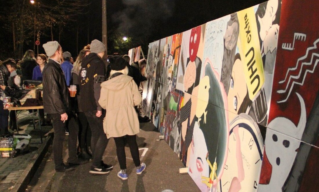 Weiden. Kunst lag in der Weidener Nachtluft! Bis spät in die Nacht tauchten die Weidener in der Innenstadt und vielen Stationen außerhalb in eine Welt voller Farben, Formen und Kreativität [&hellip;]