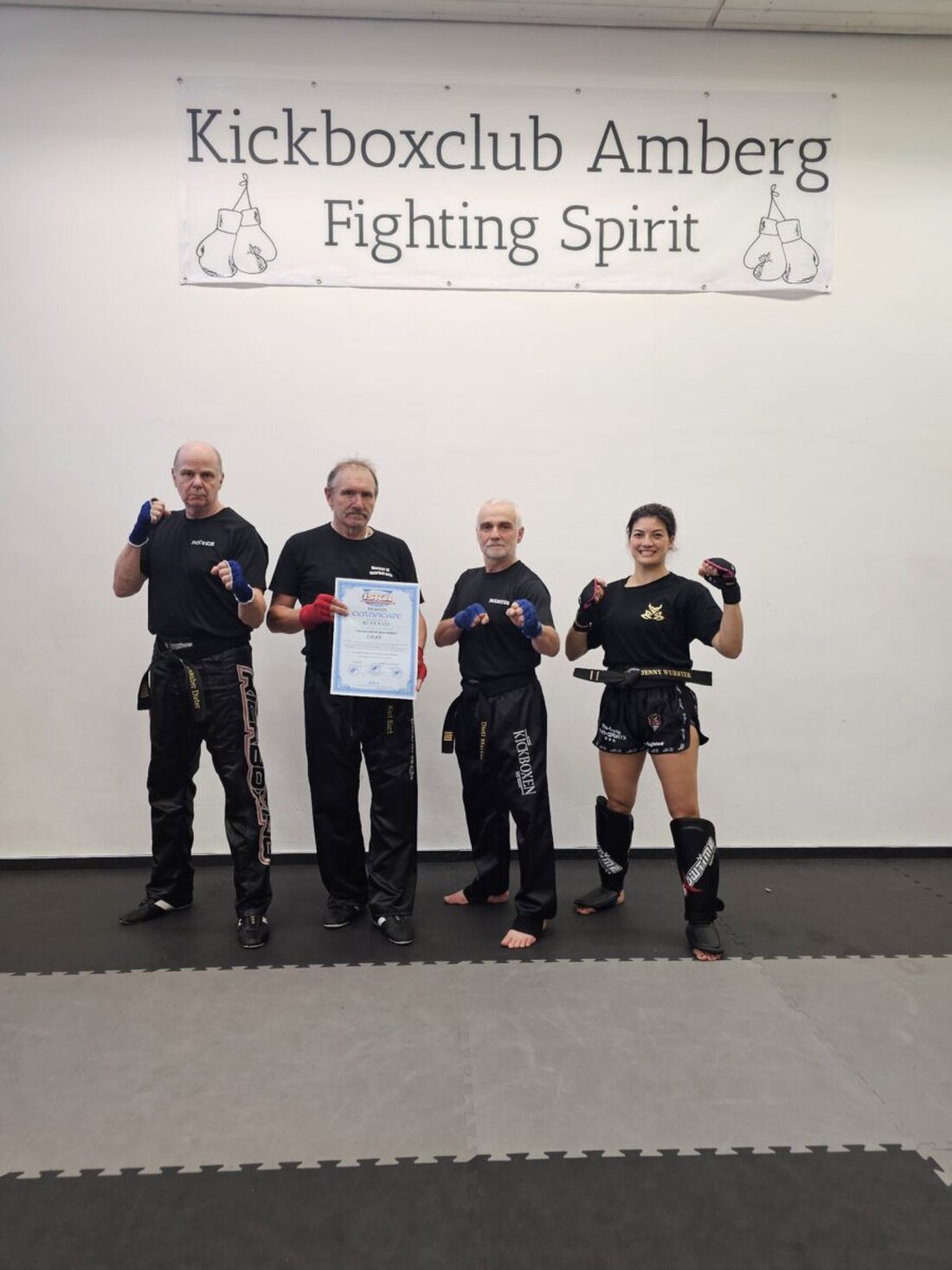Amberg. Bei der ISKA-Europameisterschaft am 16. und 17. Mai 2026 in Heilbronn erhielt Trainer Kurt Karl (72) den siebten Dan. Der KBC Amberg gratuliert und kündigt die nächste Gürtelprüfung am 13. Juni 2026 in Amberg an.