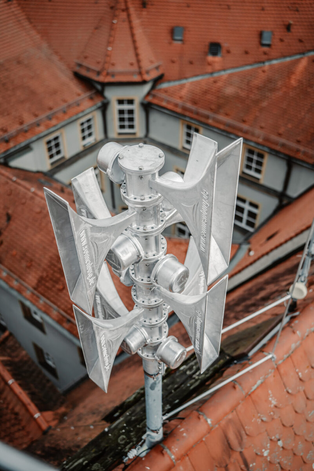 Amberg. Am bundesweiten Warntag am 10. September 2026 werden ab 11 Uhr Probewarnungen über NINA und Cell Broadcast gesendet, zugleich testet die Stadt Sirenen am Rathaus und in mehreren Stadtteilen. Entwarnung um 11.45 Uhr.