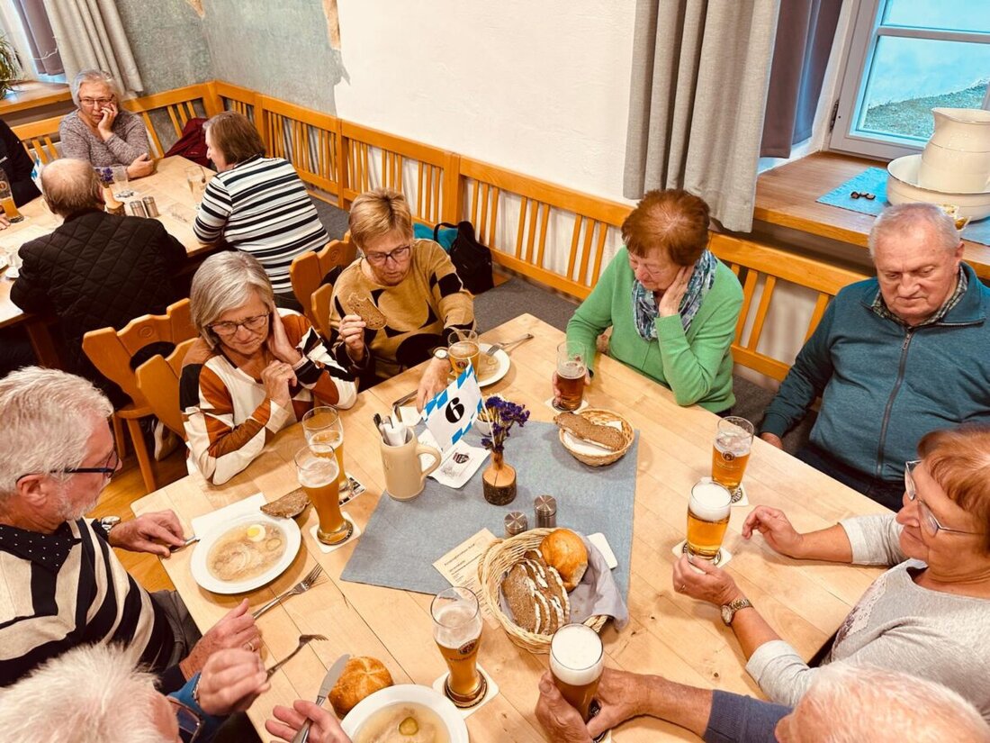 Beidl. Die Kirwa kehrt zurück, das Dorf bei Plößberg feiert von Samstag, 17. Oktober, bis zum Kirwamontag mit Gottesdienst um 10 Uhr, Frühschoppen und vielen regionalen Schmankerln, Zoigl, Kaffee und Kuchen.