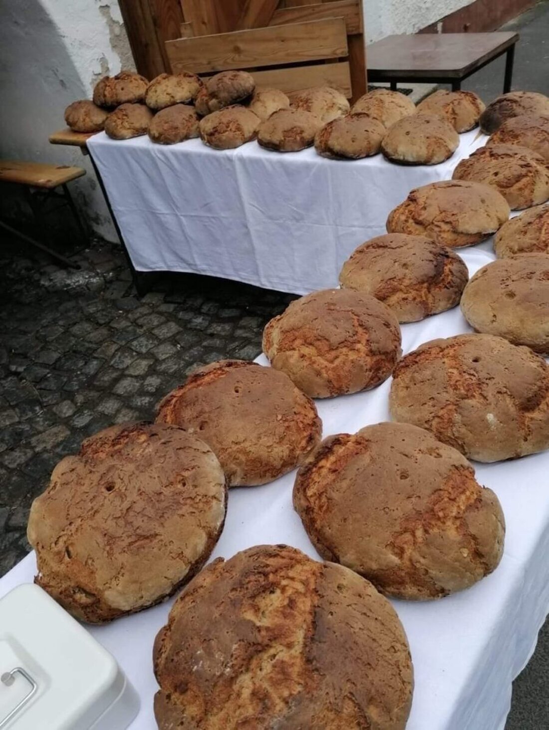 Neustadt/WN. Die Historische Bürgerwehr heizt am Samstag, 18. April, den Backofen in der Lindenstraße an. Frisches Holzofenbrot nur mit Vorbestellung.