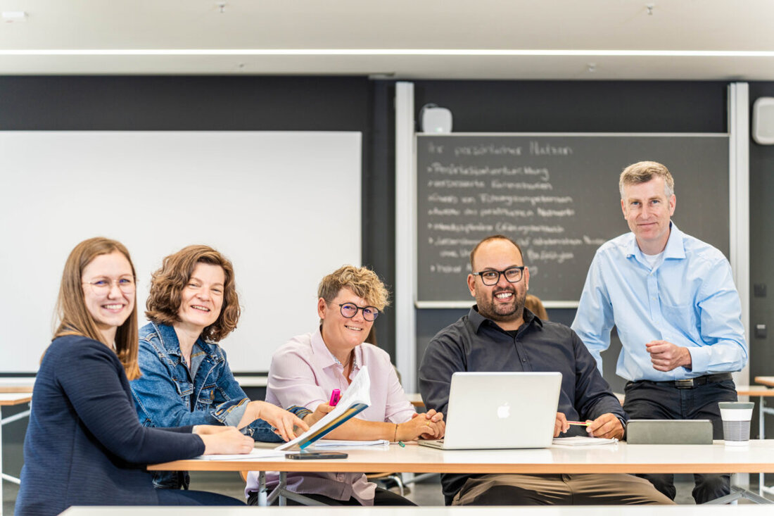 Regensburg. Vom 30. Juni bis 4. Juli 2025 findet an der OTH Regensburg eine Info-Woche zu berufsbegleitenden Studiengängen und Hochschulzertifikaten statt. Teilnehmende können sich über vielfältige Weiterbildungsmöglichkeiten informieren und austauschen.