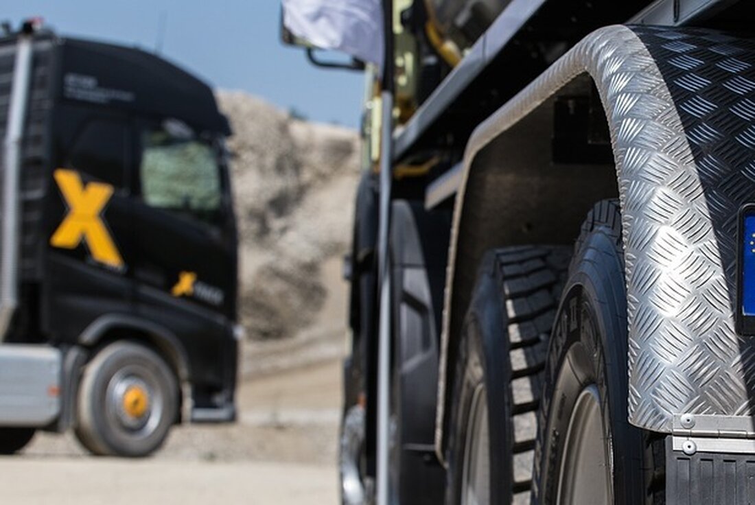 Leonberg. Der Lkw-Fahrer erlitt einen Schock. Am Lastwagen entstand ein gehöriger Sachschaden.  Am Montag Nachmittag geriet ein Lkw auf einem Waldweg zu weit nach rechts auf den abschüssigen Waldweg. Hierbei [&hellip;]
