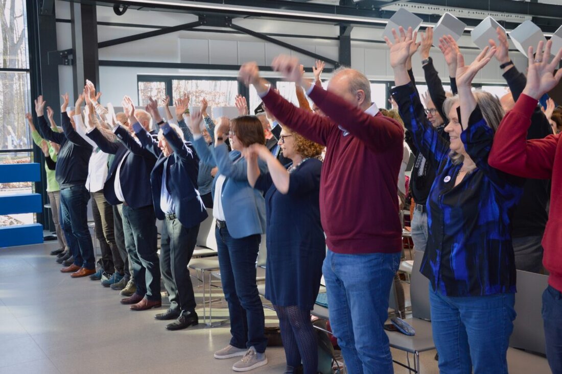 Weiherhammer. Am 28. Februar 2026 lud die LUCE Stiftung ins Future Lab zum AOB-Jahressymposium zu Sorge, Pflege und Teilhabe. Es eröffnete das Programmjahr 2026 und das Jubiläum zehn Jahre LUCE Stiftung; rund 90 Gäste kamen.