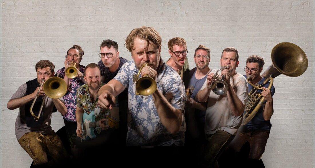 Griesbach. Zum 150-jährigen Jubiläum der freiwilligen Feuerwehr spielt LABRASSBANDA am 8. Mai eine "Polka Party" im Festzelt. Die Band begeistert mit einer Mischung aus Brass Pop, Techno und bayerischem Charme.