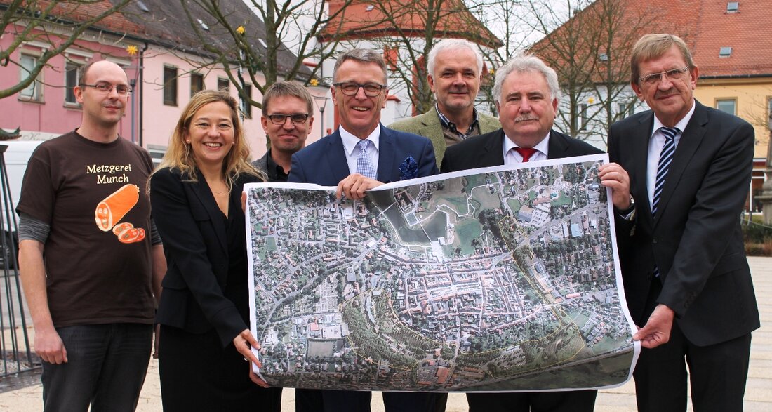 Tirschenreuth. Die Meldung, dass sich die Stadt Tirschenreuth für die Gartenschau ‘Natur in der Stadt 2022’ bewirbt, “schlug medientechnisch ein wie eine Bombe”, so 1. Bürgermeister Franz Stahl. Es werde zwar [&hellip;]