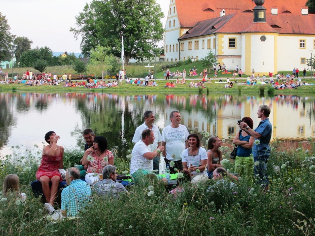 Tirschenreuth. Was manchmal sogar politische Mitbewerber gestehen müssen, hat sich wieder einmal bestätigt: „Was sich der Franz Stahl in den Kopf gesetzt hat, zieht er auch durch.“ Dieser Satz trifft besonders [&hellip;]