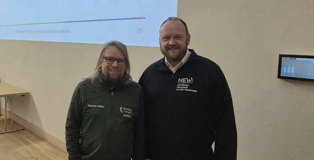 Trabitz. Der Landkreis Neustadt/WN unterstützt den Bus-Transfer aus Kirchenthumbach und Altenstadt. Anmeldestart ist der 30. Januar 2026. Landrat Andreas Meier und Stephan Müller danken und freuen sich auf Erlebnisse.