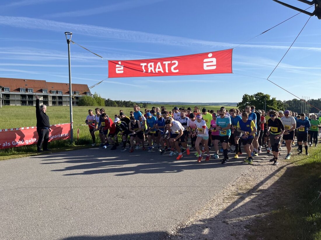 Amberg-Sulzbach. Der 40. Landkreislauf startet am 9. Mai 2026 in Sulzbach-Rosenberg am Annaberg; das Ziel ist Holnstein. Im Vorjahr liefen 2.255 Läuferinnen und Läufer in 205 Staffeln; Anmeldung voraussichtlich ab März möglich.