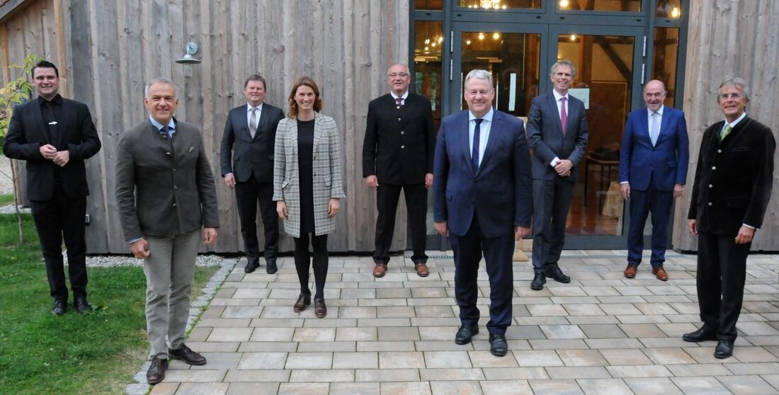 Nordoberpfalz. Wie entwickeln sich die Corona-Zahlen in den Landkreisen? Welche Erfahrungswerte gibt es inzwischen mit Teststationen? Wird es Weihnachtsmärkte geben? Bei einer Zusammenkunft haben die Oberpfälzer Landräte genau diese Dinge [&hellip;]