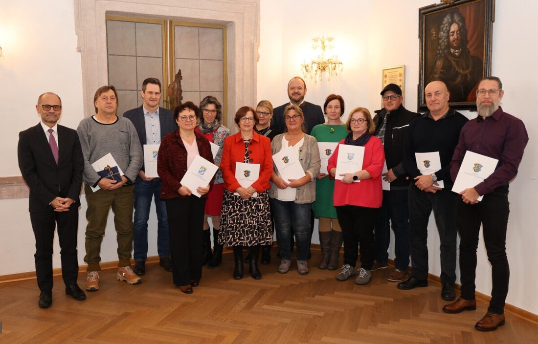 Neustadt/WN. Landrat Andreas Meier ehrte und verabschiedete langjährige Bedienstete des Landratsamts in einer Feier am Donnerstag.