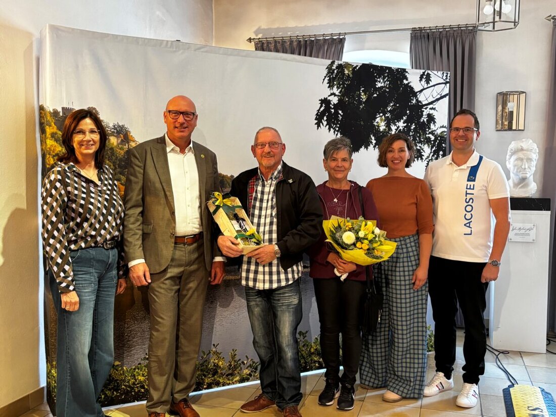 Burglengenfeld. In einer Feierstunde verabschiedete die Stadt Monika Schaller und Norbert Bruckmann nach mehr als 28 bzw. zehn Jahren in den Ruhestand. Bruckmann hilft weiter als Mechaniker, Schaller prägte die Stadtbibliothek.