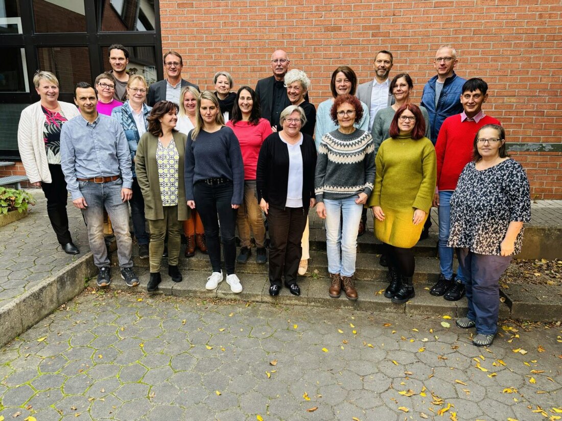 Amberg. Die Lebenshilfe-Vereine ehren 16 Mitarbeitende für ihre 25- und 40-jährige Tätigkeit bei einer Feier im Heilpädagogischen Zentrum.