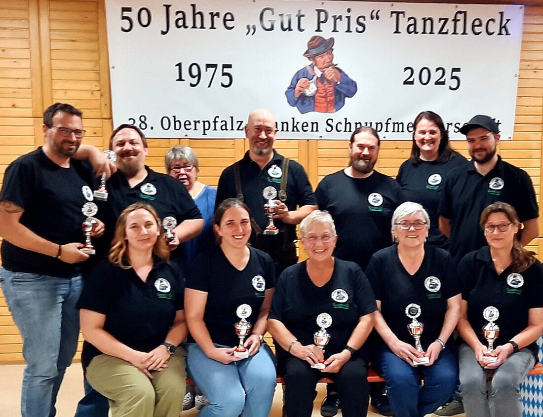 Tanzfleck.
Bei der 38. Schnupfmeisterschaft gewann Belinda Winkler, die Damen des SC Latsch holten den Teamtitel, bei den Herren siegte Harry Trenz und Dechendorf gewann die Mannschaft.