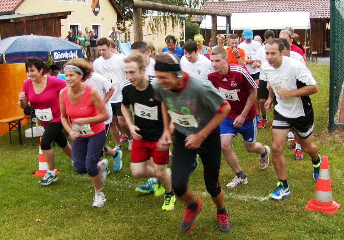 Wurz. Rund 30 Starter nahmen am diesjährigen Hobby-Cross-Lauf des SV Wurz teil. Fünf Kilometer und 130 Höhenmeter legten die Läufer bei heißen Temperaturen zurück. Von Tom Kreuzer Johannes Bösl, Barbara Flieger, [&hellip;]