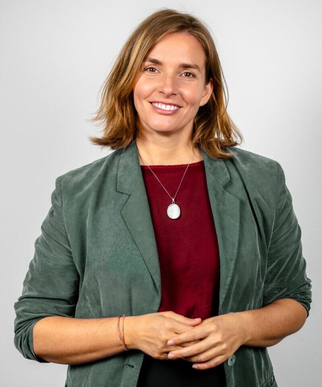 Weiden. Die Oberpfalz erhält 2025 Schlüsselzuweisungen von etwas über 300 Millionen Euro; bayernweit 2026 über 4,98 Milliarden. Grünen-Abgeordnete Laura Weber begrüßt die Kommunalmilliarde, mahnt aber strukturelle Lösungen an.