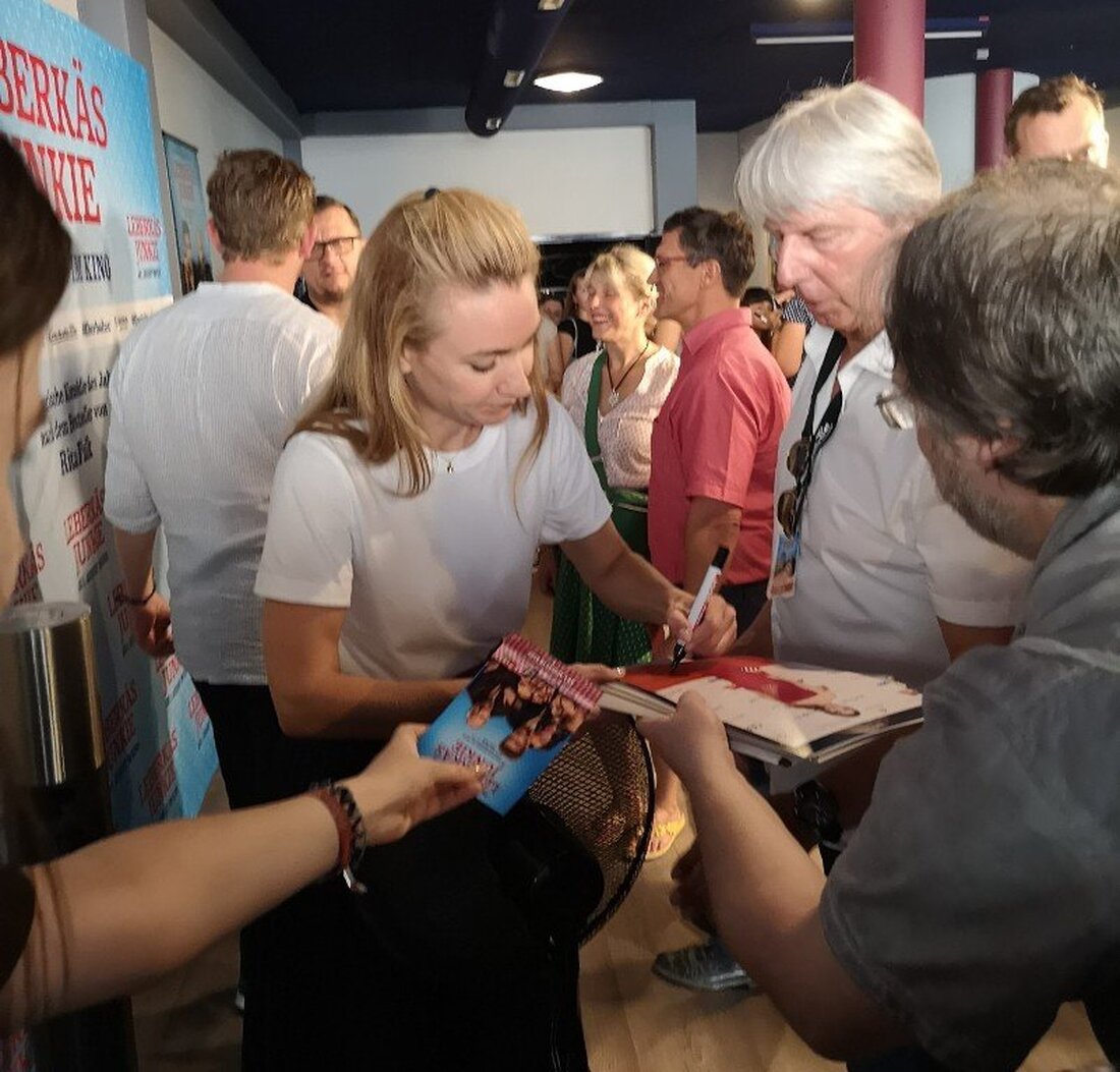 Tirschenreuth. Nervenkitzel zuvor und ein Angriff auf die Lachmuskeln danach im Cineplanet Tirschenreuth: Fans und Darsteller der Eberhofer-Krimis von Autorin Rita Falk treffen hier vor der Vorstellung des “Leberkäsjunies” aufeinander.  [&hellip;]