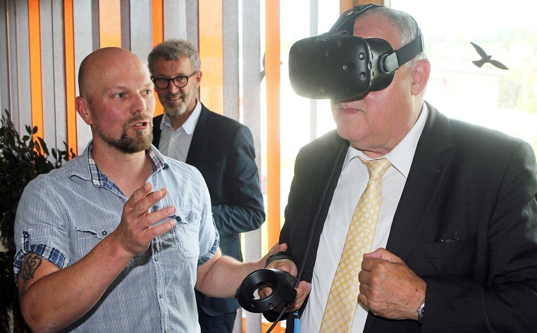 Altenstadt/WN. „Das ist Innovation pur“, sagt Bezirkstags-Vizepräsident Lother Höher. Zusammen mit einem Teil der CSU Oberpfalz besichtigte er mit „lehmorange“ und „galileo-ip Ingenieure GmbH“ zwei Altenstädter Firmen, die in ihren [&hellip;]