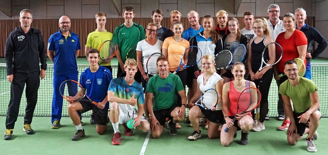 Neunkirchen. 16 oberpfälzer, sechs oberbayerische und ein mittelfränkischer Tennisverein dürfen sich über insgesamt 23 neue C1-Trainer freuen. Lehrgangsleiter Uwe Dressel sowie Bezirks-Ausbilder und Referent Helmut Wich bescheinigten allen Teilnehmern beim [&hellip;]