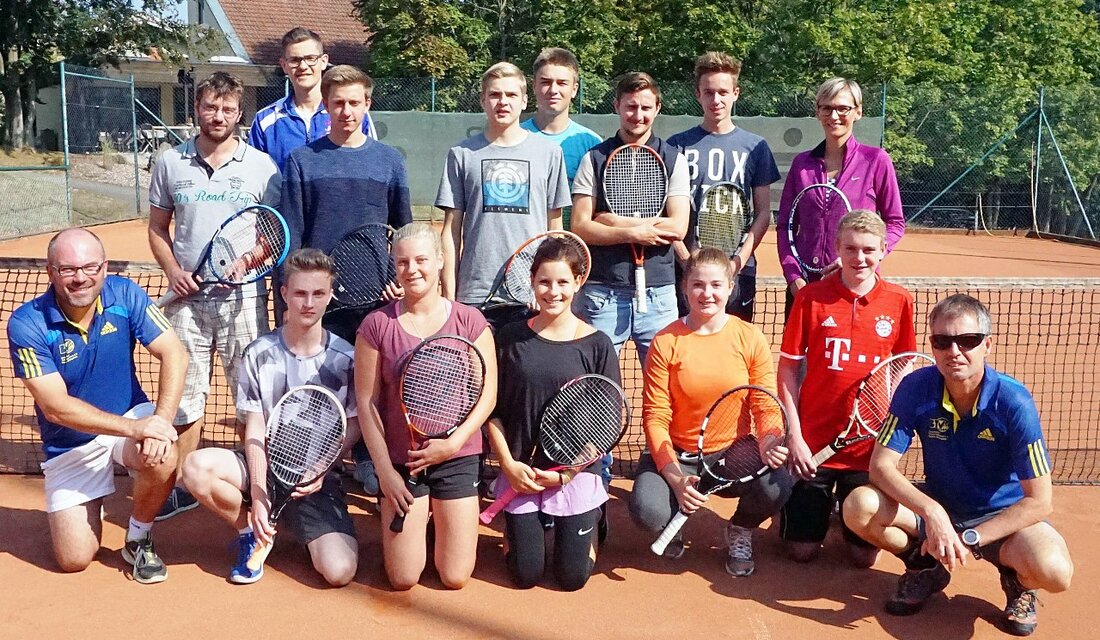 Neunkirchen/Regensburg. Zehn oberpfälzer Tennisvereine dürfen sich über neue C1-Trainer freuen. Bei der TG Neunkirchen hat an zwei Wochenenden der Lehrgang dazu stattgefunden.  Von Stephan Landgraf Von Lehrgangsleiter Uwe Dressel, Referent für [&hellip;]