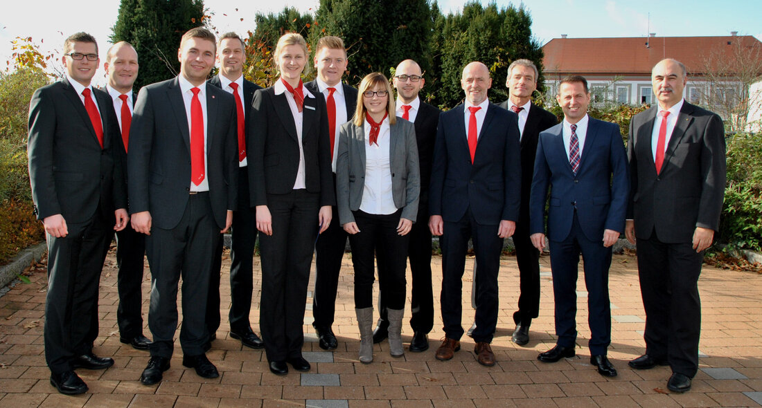 Neustadt/WN. In den vergangenen Monaten absolvierten die Mitarbeiter der Vereinigten Sparkassen Eschenbach/Neustadt/Vohenstrauß vermehrt berufliche Aus- und Weiterbildungen. Daher wurden die Lehrgangsabsolventinnen und Lehrgangsabsolventen nun durch die Geschäftsleitung geehrt. Am Freitag feierten die Vereinigten [&hellip;]