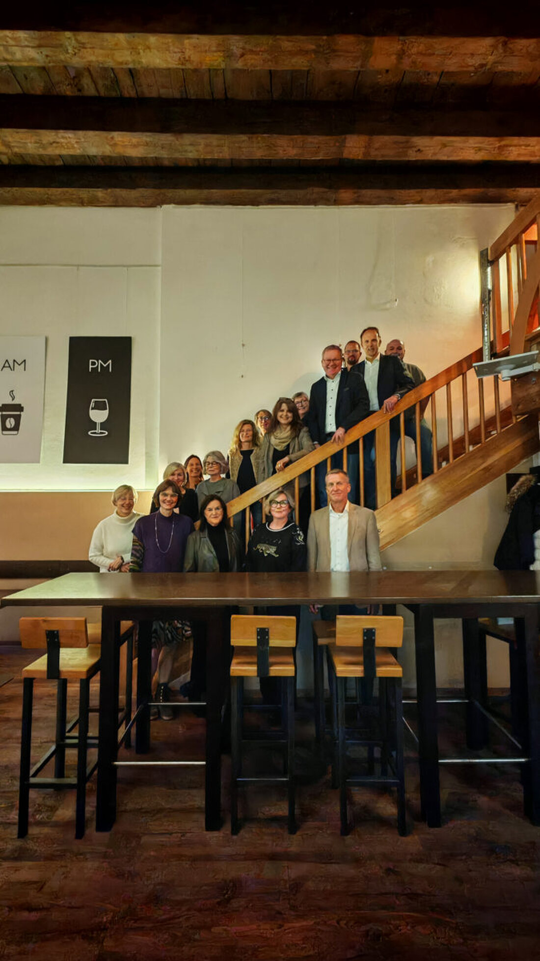 Amberg. Bei einer feierlichen Stunde der Begegnung ehrten Stadt und Schulamt Lehrkräfte für 25 und 40 Dienstjahre und verabschiedeten mehrere Kolleginnen und Kollegen in den Ruhestand. Dank und Wertschätzung prägten den Abend.