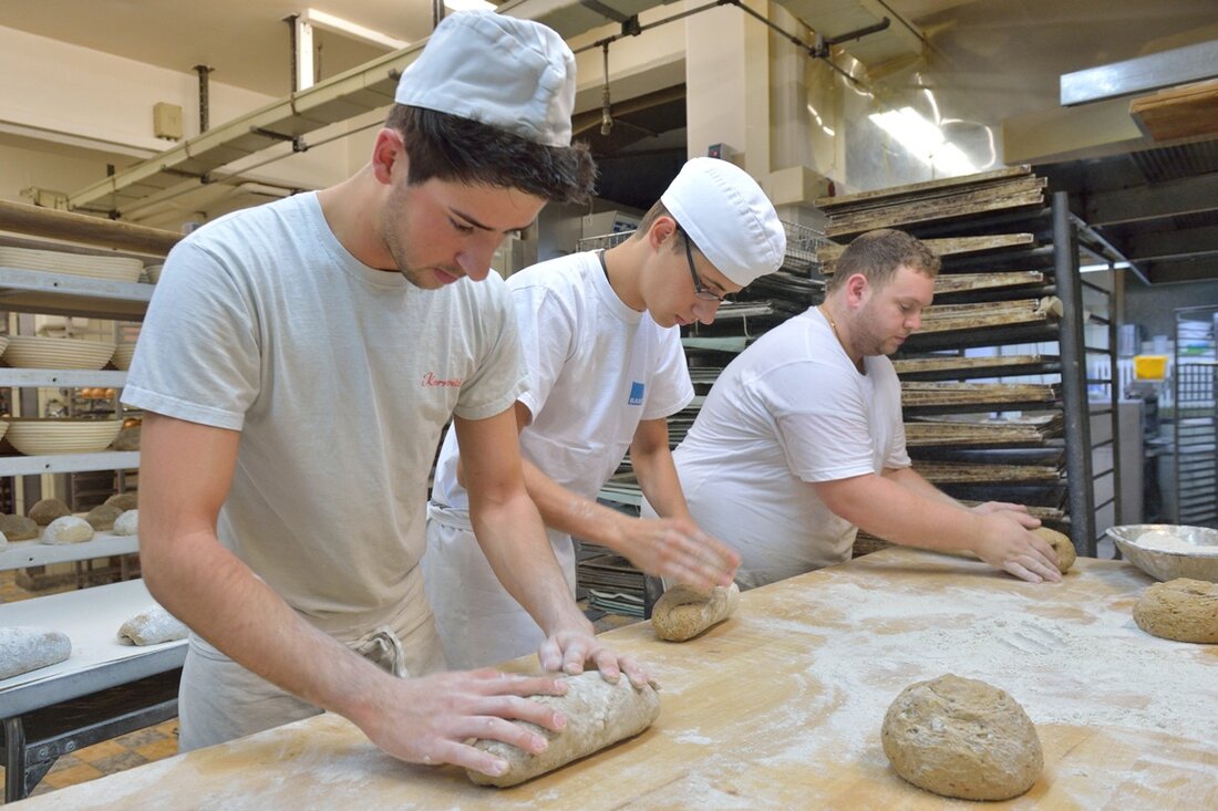 Weiden. Bäckerei-Angestellte dürfen sich freuen: Für ihren Geldbeutel gibt es eine Finanzspritze. Bei der Bäcker-Pressemittelung der Gewerkschaft Nahrung-Genuss-Gaststätten (NGG) vom 11. April hat sich ein Fehler eingeschlichen und eine falsche Einmalzahlung ist “gebacken” [&hellip;]