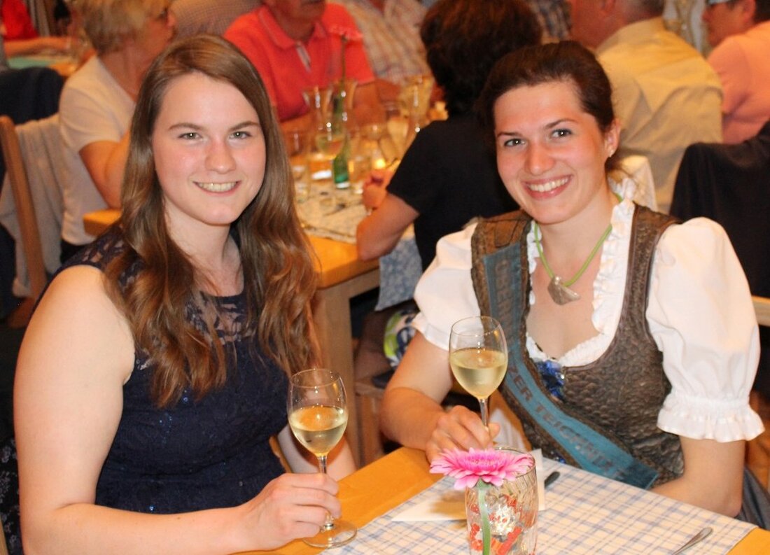 Tirschenreuth/Wiesau. Die diesjährige Karpfensaison hat ein tolles und würdiges Ende gefunden! Beim Karpfenfinale mit Moselwein im Fischstüberl Bächer in Muckenthal bei Wiesau durften die über 50 Gäste im voll besetzten [&hellip;]