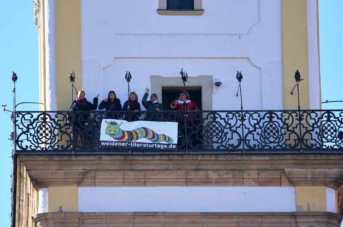 Weiden. Oh nein! Regibert sitzt fest! Nur die Weidener Kinder können der Leseraupe jetzt noch helfen. Aber wie? Indem sie ganz viel lesen. 5.700 Bücher um genau zu sein.  Von [&hellip;]