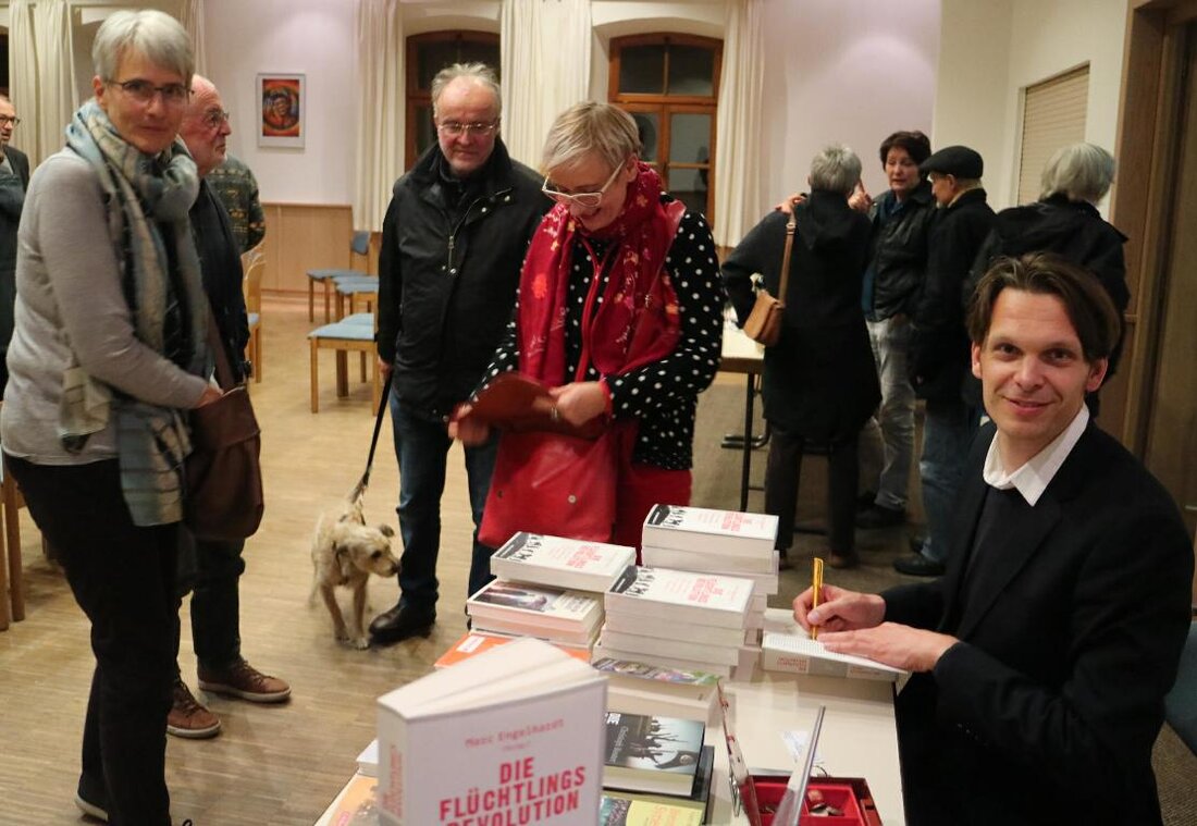 Pressath. Journalist Philipp Hedemann liest aus “Die Flüchtlingsrevolution. Wie die neue Völkerwanderung die ganze Welt verändert” und liefert einen globalen Blick auf die Auswirkungen der Flüchtlingsströme. Von Stephanie Landgraf Unsere Welt [&hellip;]