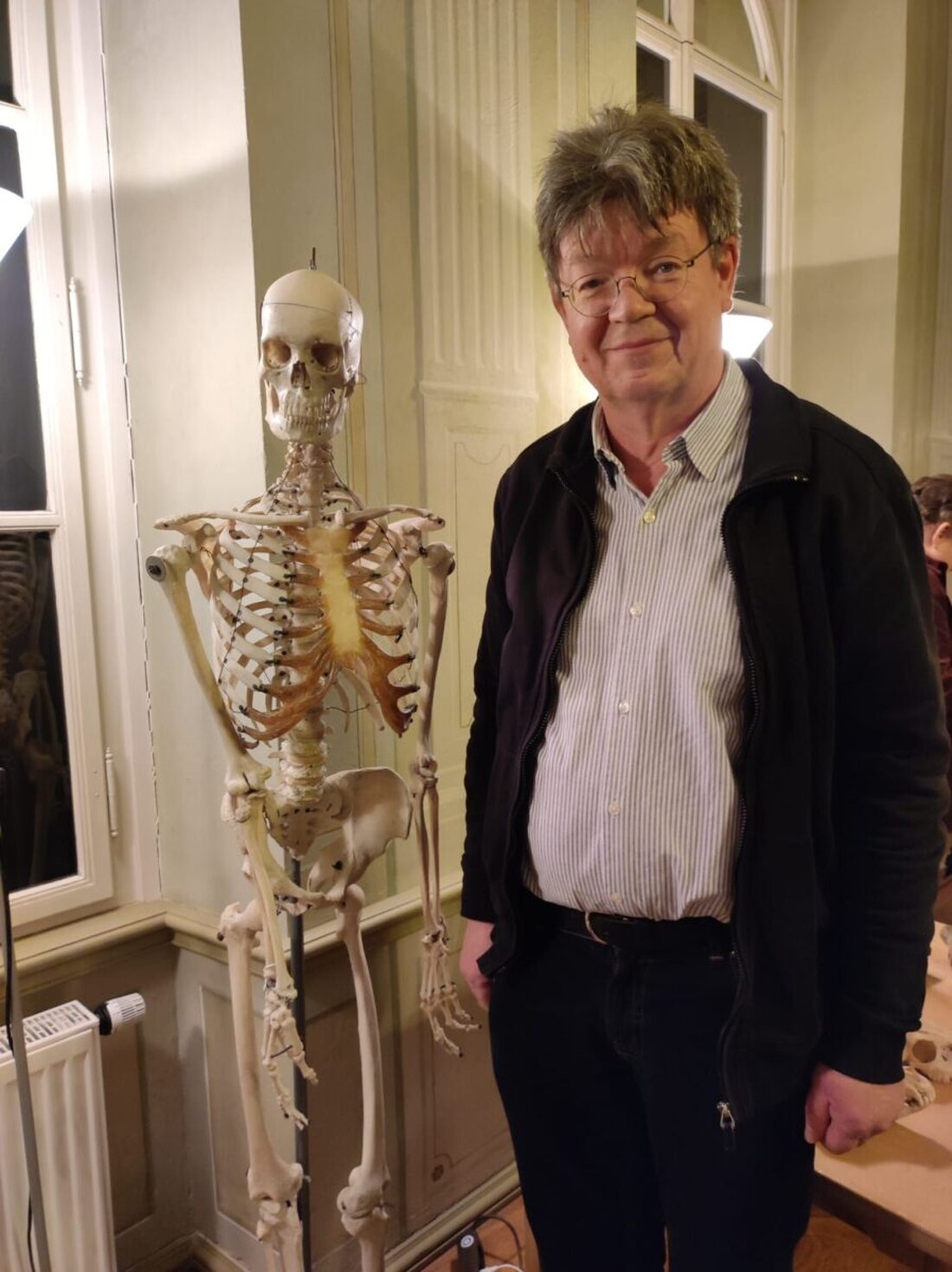 Sulzbach-Rosenberg. Am 16. Oktober 2025 um 19.00 lesen Theresa Klinz, Janus von Montgelas und Rolf Stemmle im Literaturhaus Oberpfalz. Stemmle stellt Haydns Kopf vor, Musik kommt von Stefan Rimek.