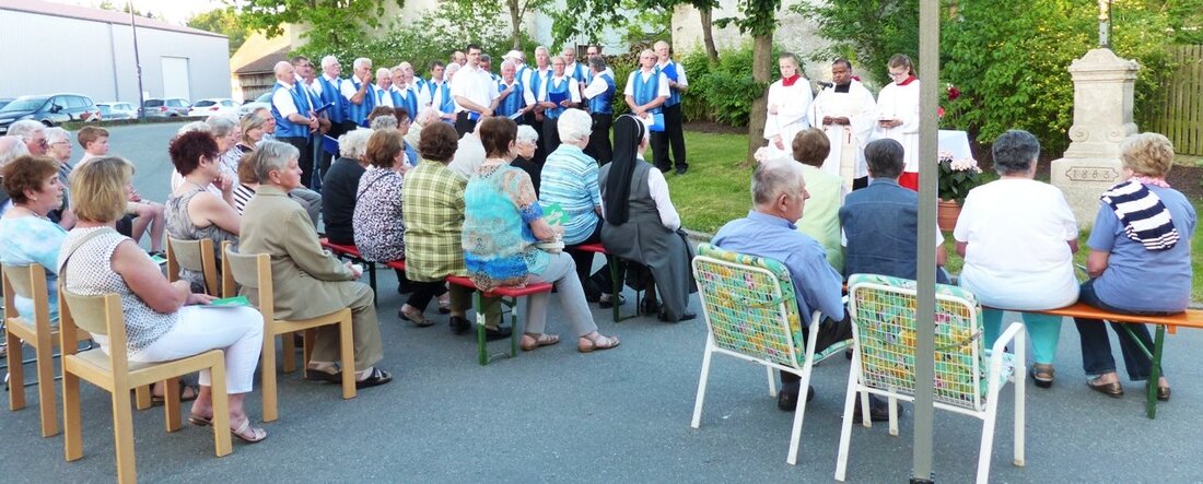 Wieselrieth. Der Männergesangsverein (MGV) Liederkranz aus Leuchtenberg hatte ein straffes Programm: Sie umrahmten mit ihren Singstimmen gleich zwei Maiandachten, eine in Straßenhäuser und die andere in Wieselrieth. Besondere Premiere hatte [&hellip;]