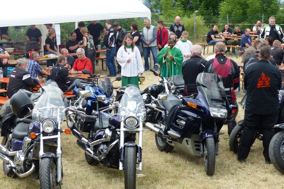Leuchtenberg. Mit über 80 Bikern feierte Pfarrer Moses Gudapati einen Gottesdienst der besonderen Art. Dabei wünschte er den Bikern allzeit gute Fahrt, gedachte aber auch den Opfern von Straßenunfällen.  Von [&hellip;]