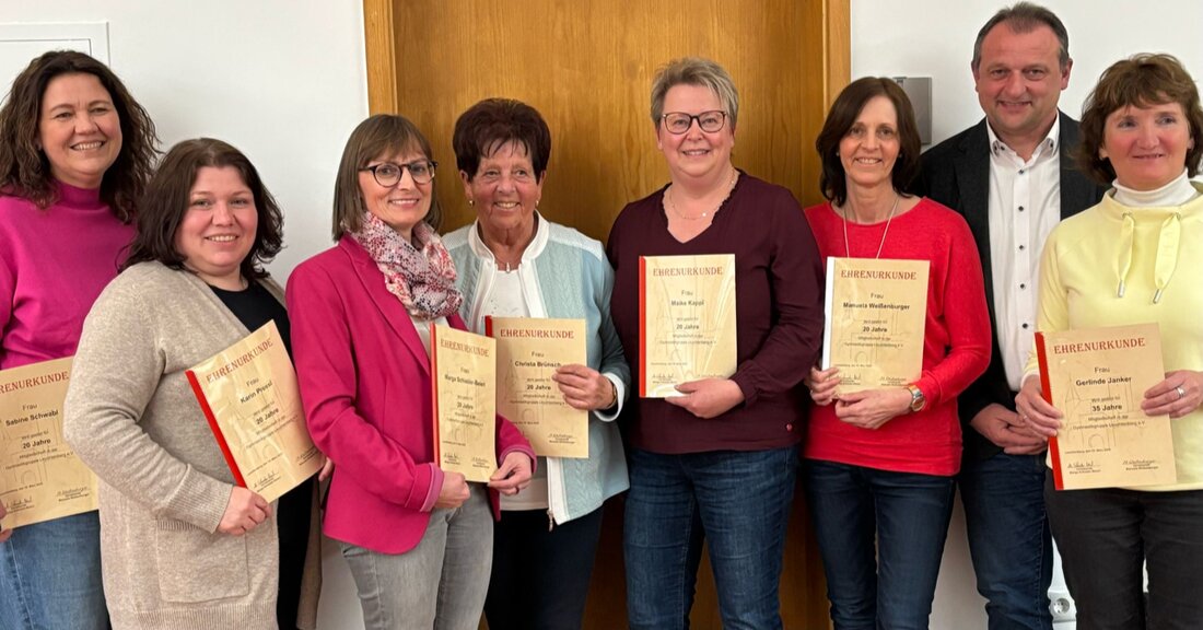 Leuchtenberg. Die Gymnastikgruppe ehrt Mitglieder und bietet ein breites Sport- und Gesellschaftsprogramm, unterstützt vom Bürgermeister, der Raum und Förderung zusagt.