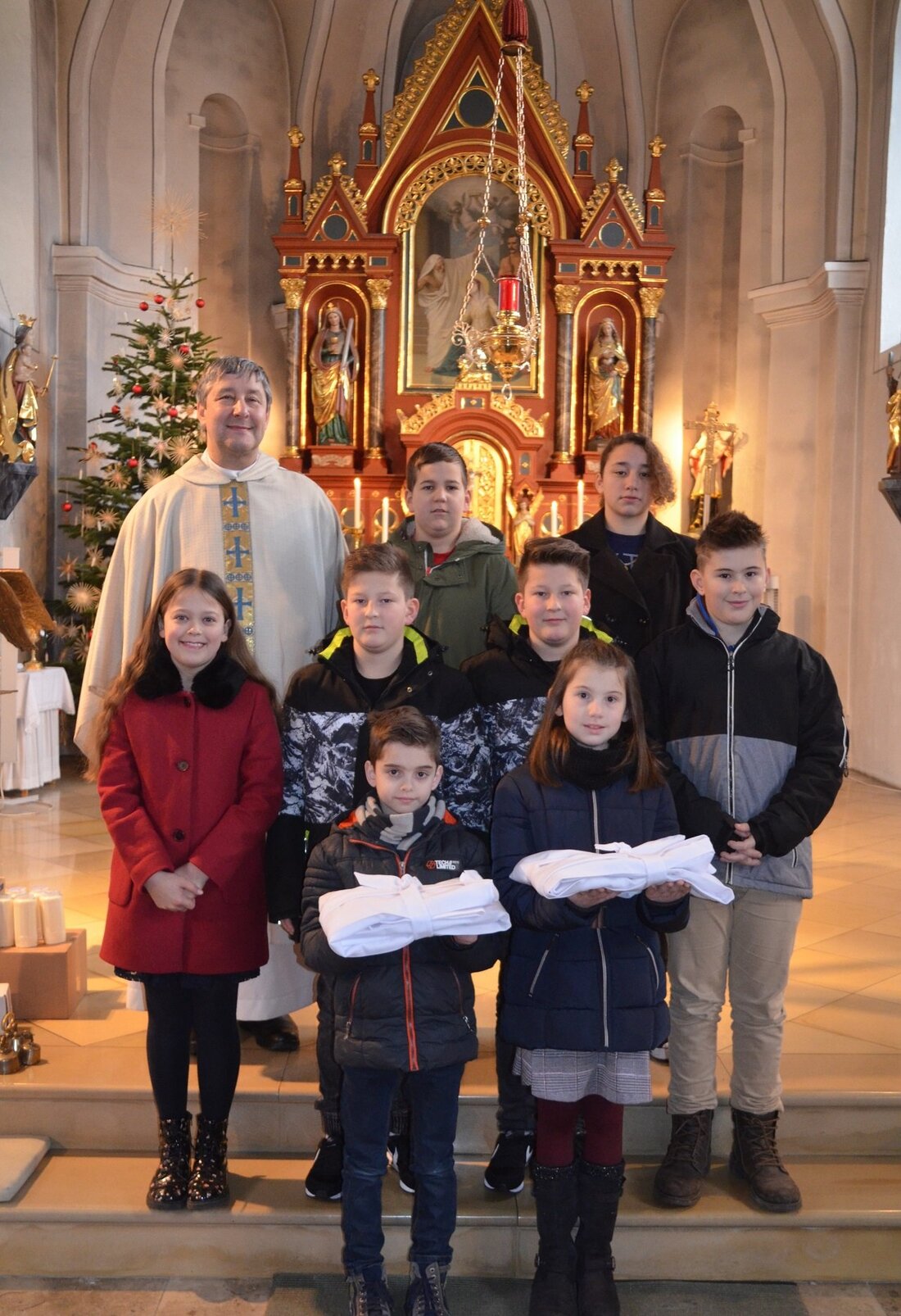 Leuchtenberg. Noch ist bis zur Erstkommunion und Firmung Zeit hin. Aber beim Gottesdienst zu Mariä Lichtmess wurden in der Leuchtenberger Pfarrkirche die Erstkommunion- und Firmkinder vorgestellt.  Von Sieglinde Schärtl Nach [&hellip;]