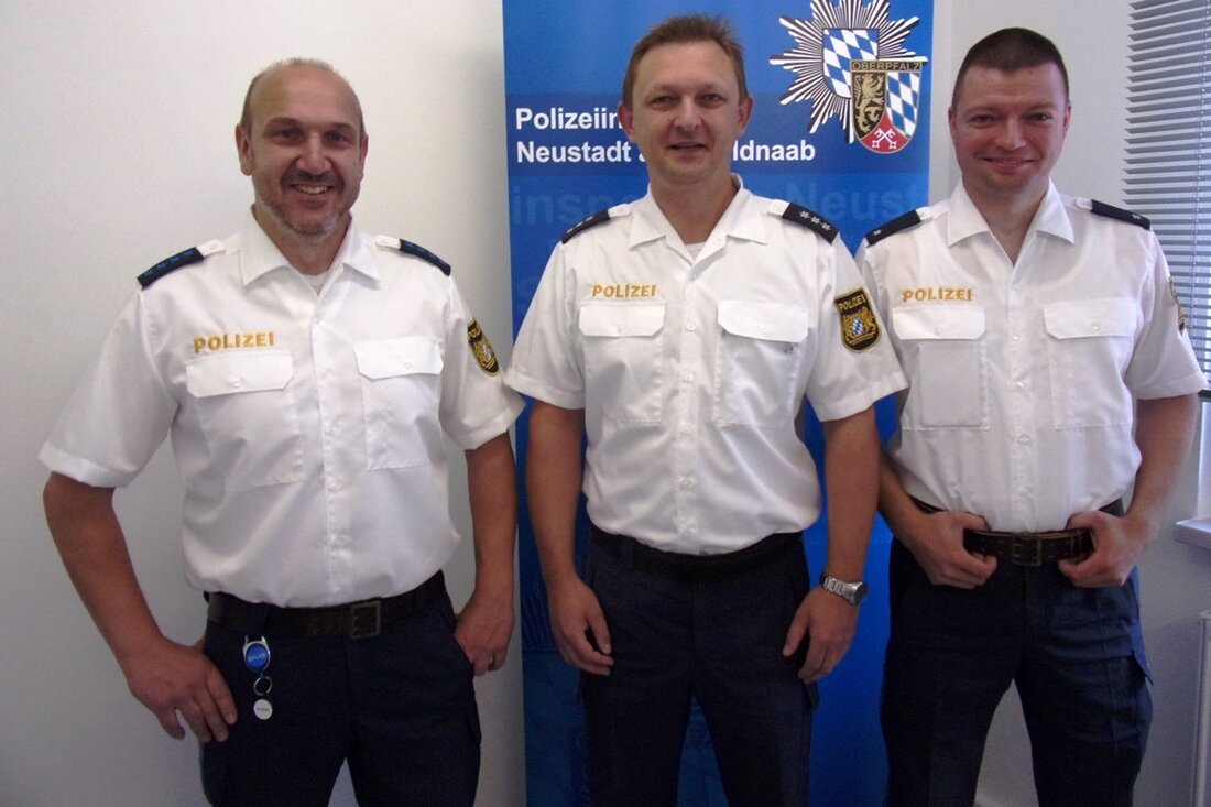 Neustadt/WN. Die Polizei in Bayern bekommt nach und nach neue Uniformen. Auch bei der Polizeiinspektion Neustadt/WN muss das Grün nach und nach weichen. Gestern war die erste Einheit geschlossen in [&hellip;]