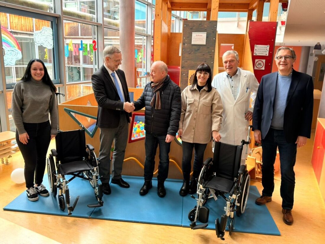 Weiden. Die Aktion Lichtblicke erfüllt der Kinderklinik einen Herzenswunsch: vier kindgerechte Rollstühle. Davon profitieren junge Patientinnen und Patienten sowie das Pflegepersonal; finanziert wurde das mit 3.300 Euro.