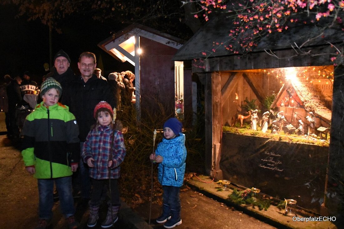 Theisseil. „Mich hat das immer gestört, wenn man von der Hauptstraße nach Theisseil reinfährt und alles finster ist“, erinnert sich Heribert Schiller an die Zeit zurück, als der Dorfplatz nur [&hellip;]