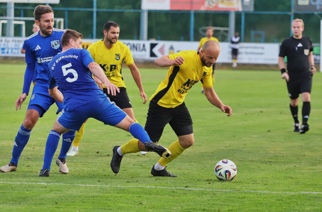 Etzenricht. Amberg gewinnt verdient 2:0 gegen SV Etzenricht, mit Toren von Jannik Meier und Mario Zitzmann, und zeigt sich in guter Vorbereitungsform. Der Etzenricht Coach kritisierte die nachlassende Leistung seiner Mannschaft in der zweiten Hälfte.