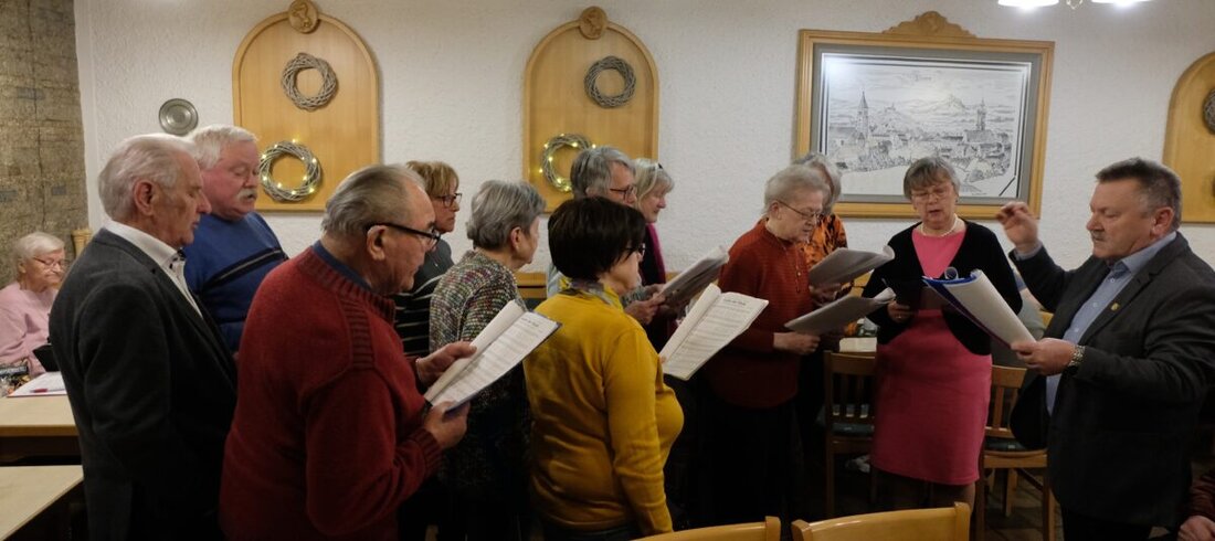 Floß. Der Liederkranz 1862 Floß wird zum 30. Juni 2025 aufgrund von Mitgliedermangel und anderen Herausforderungen aufgelöst. In einer ausschlaggebenden Abstimmung entschieden sich 23 von 30 Mitgliedern für die Auflösung des zweitältesten Vereins im Flosser Amt.