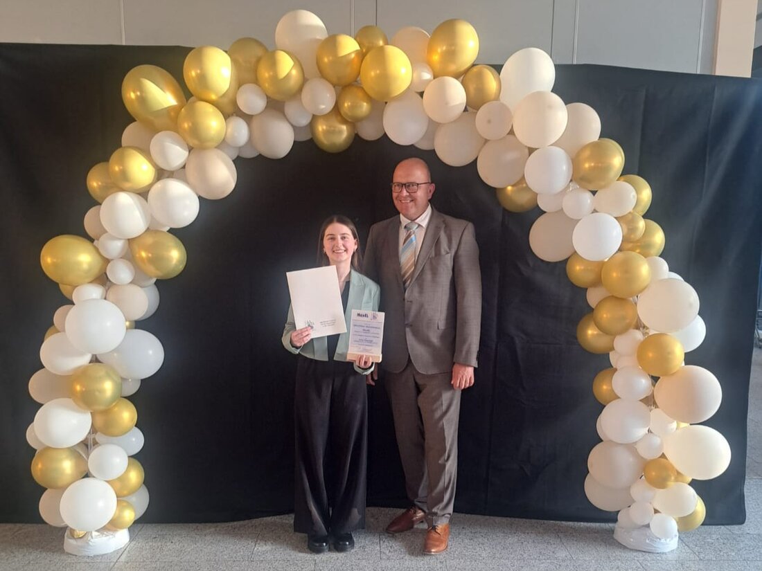 Kemnath. Lina Kastner von der Realschule am Tor zur Oberpfalz wurde mit dem MaxEL-Preis für besondere schulische Leistungen und Engagement ausgezeichnet. Die Preisverleihung fand in Neutraubling statt.