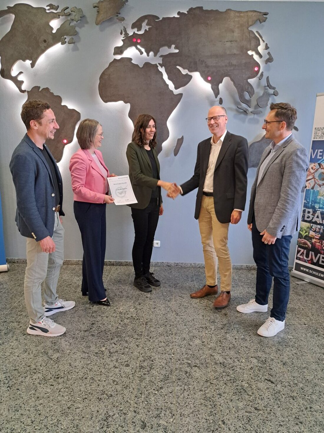 Mitterteich. Bei einem Treffen der Vorstandschaft von SchuleWirtschaft Tirschenreuth wurde kürzlich Linda Wunderlich offiziell als neue Co-Vorsitzende für die Wirtschaftsseite in das Team aufgenommen.