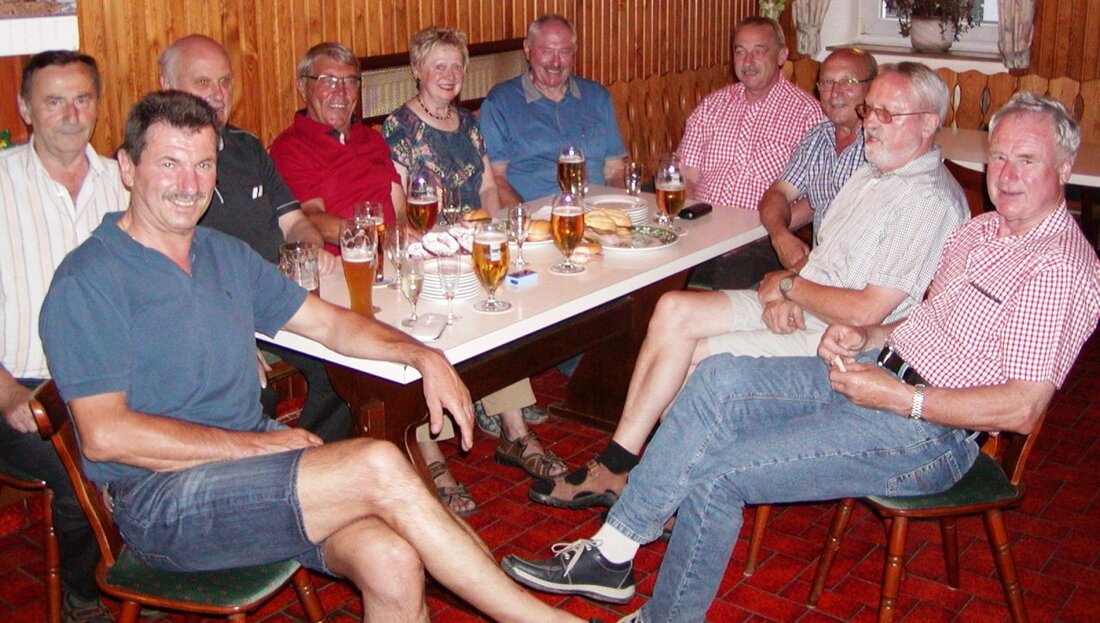 Wurz. Seit mehreren Jahrzehnten bedient Elisabeth bereits Lindner im Gasthaus Schedl. Grund genug für den „Stammtisch“ ihr zum 70. Geburtstag einen Gutschein zu überreichen. Von Tom Kreuzer Auch die Wurzer [&hellip;]