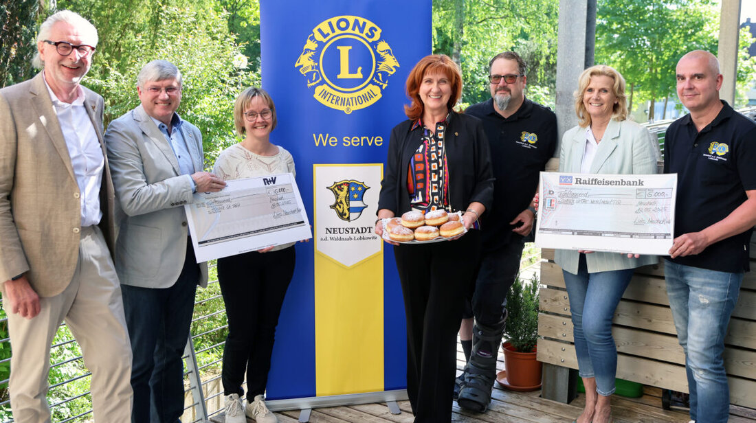 Neustadt/WN. Der Lions Club Neustadt spendet insgesamt 10.000 Euro an DONUM VITAE in Weiden und das Hospiz St. Felix in Neustadt/WN, erzielt durch eine "Krapfenschmaus"-Aktion.