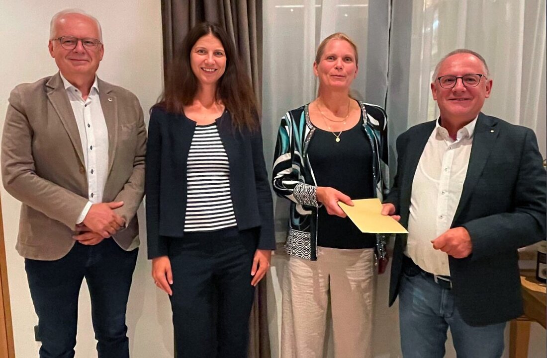 Weiden. Der Lions Club Weiden spendete 1.000 Euro an das SPZ am Klinikum Weiden, ein zukunftsweisendes Kompetenzzentrum für Kinder- und Jugendbetreuung. Die Förderung unterstützt wegweisende Hilfe bei Entwicklungsstörungen und chronischen Erkrankungen.