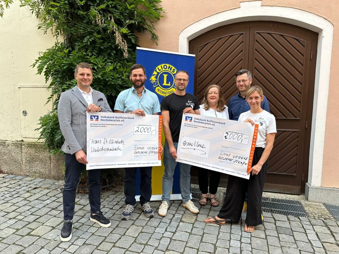 Weiden. Der Lions Club Goldene Straße spendete je 2.000 Euro an die Organisation Share1Love für Kinder in Ghana und Tansania und an das Jugendhilfehaus St. Elisabeth in Windischeschenbach.