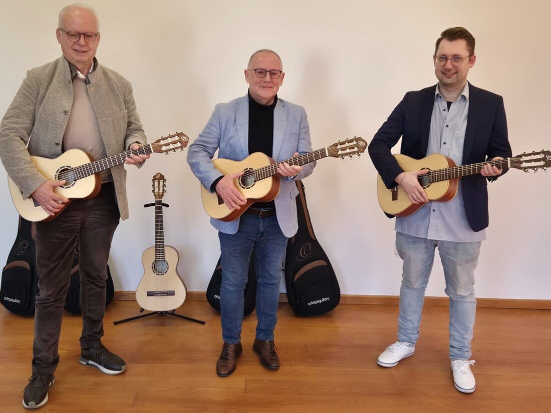 Weiden. Der Lions Club Weiden finanziert klassische Gitarren für die Franz-Grothe-Musikschule. Eine Spende von 2.000 Euro ermöglichte sieben Instrumente für Kinderhände, bereits in der Kinderoper Eule findet den Beat im Einsatz.
