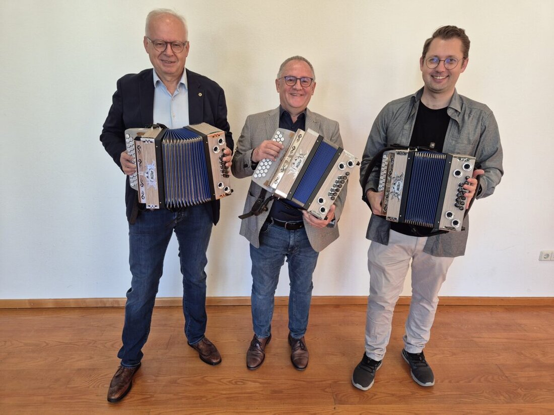 Weiden. Lions Club Weiden spendet 1.000 Euro für drei Steirische Harmonikas an die Franz-Grothe-Musikschule. Im Instrumenten-Karussell können Kinder 16 Instrumente testen. Die Anmeldungen haben sich heuer verdoppelt und weitere Hilfe ist zugesagt.